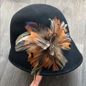 Badgely mischka hat